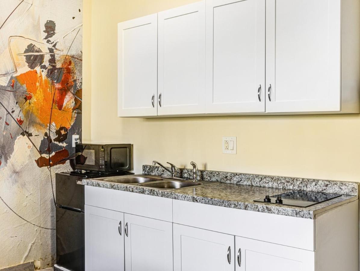 Private Hallandale Beach Studio Wbath Walking Distance To The Beach Pool Free Parking Eksteriør bilde