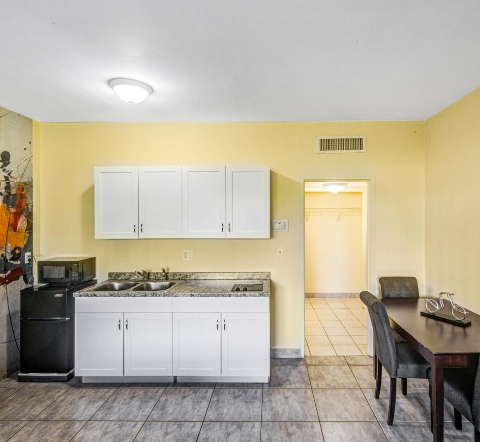 Private Hallandale Beach Studio Wbath Walking Distance To The Beach Pool Free Parking Eksteriør bilde