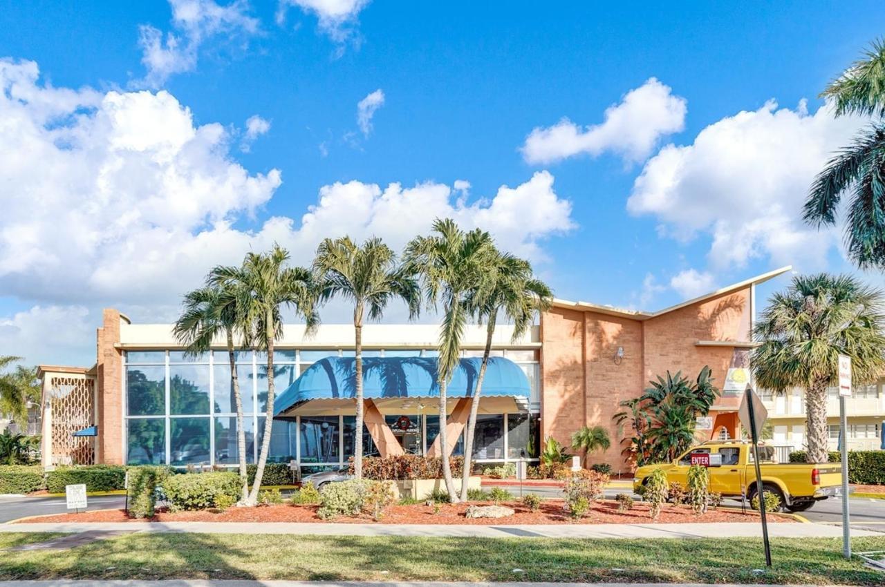 Private Hallandale Beach Studio Wbath Walking Distance To The Beach Pool Free Parking Eksteriør bilde