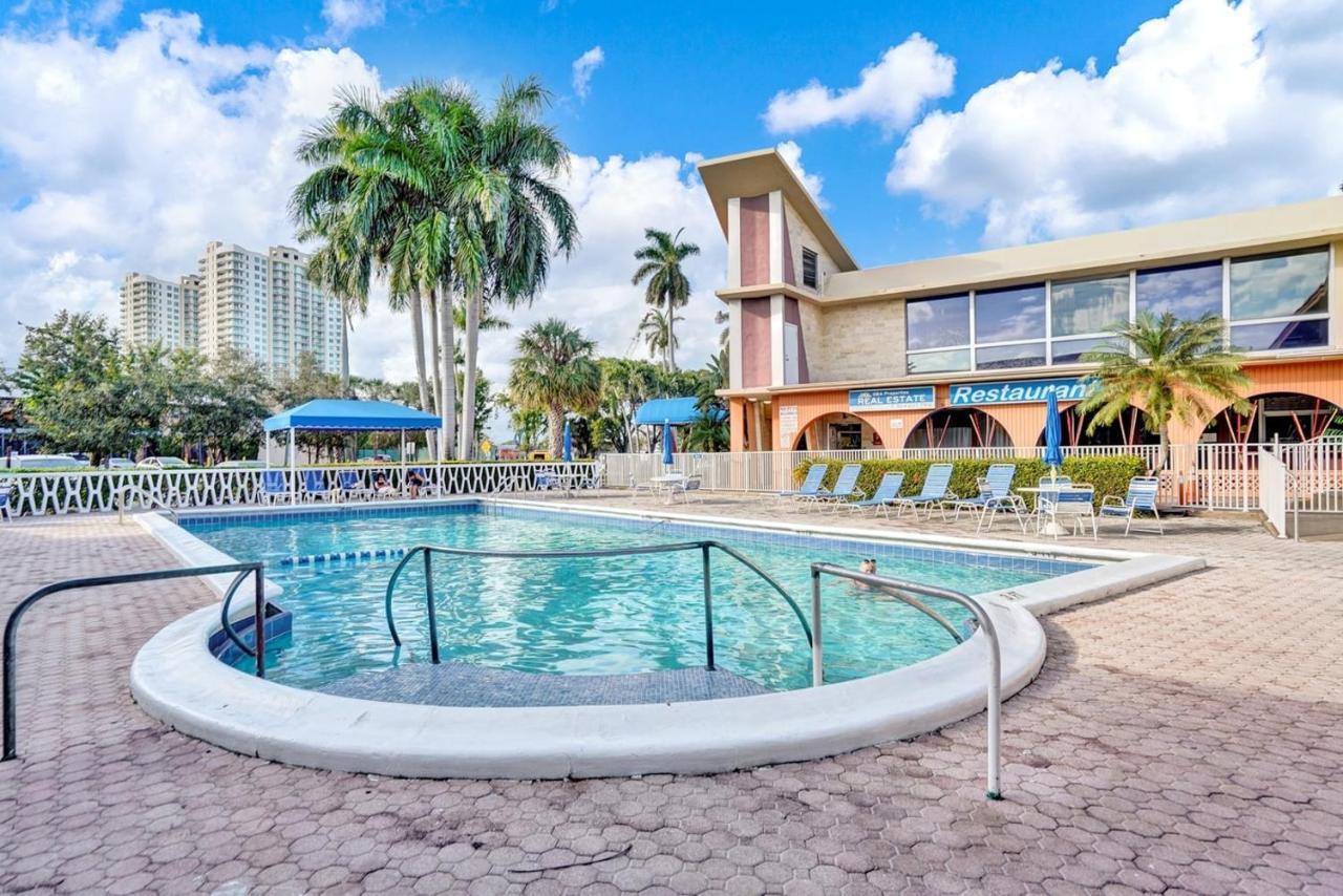 Private Hallandale Beach Studio Wbath Walking Distance To The Beach Pool Free Parking Eksteriør bilde