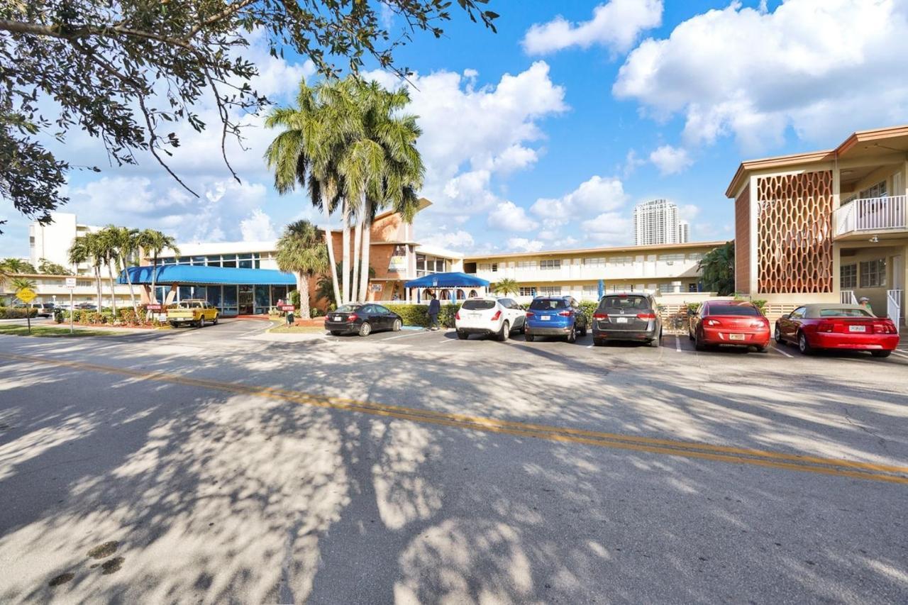 Private Hallandale Beach Studio Wbath Walking Distance To The Beach Pool Free Parking Eksteriør bilde